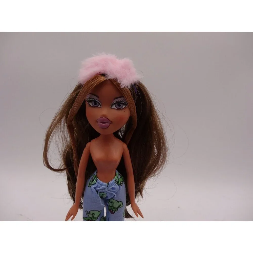 Mga Bratz 2001‎  Slumber Party Yasmin Doll and some Accessories and Posters